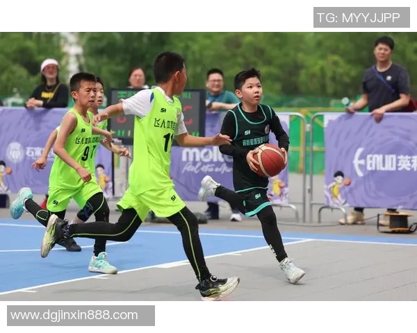 姚明走进小学课堂与孩子们分享篮球梦想与成长故事 姚明走进小学课堂与孩子们分享篮球梦想与成长故事