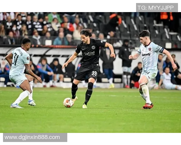 法兰克福主场大胜科隆稳步追赶德甲前四位置